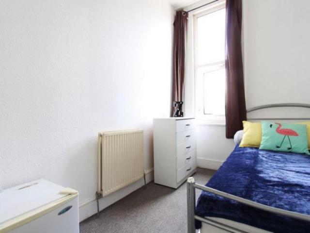 Room for rent in Kilburn, Greater London