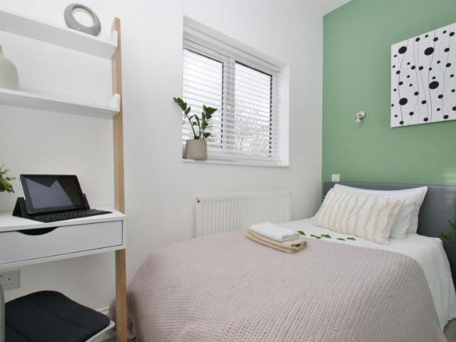 Room for rent in London Borough of Ealing, Greater London
