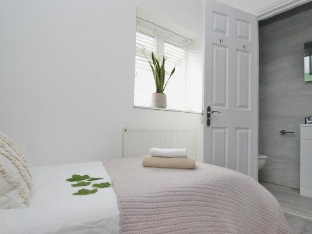 Room for rent in London Borough of Ealing, Greater London