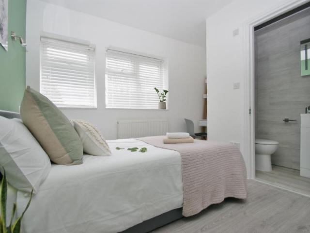 Room for rent in London Borough of Ealing, Greater London