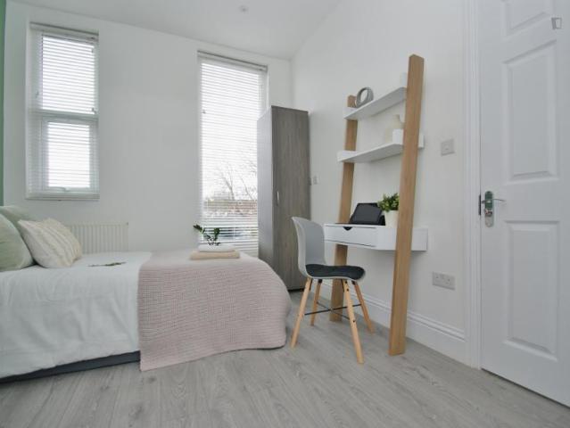 Room for rent in London Borough of Ealing, Greater London