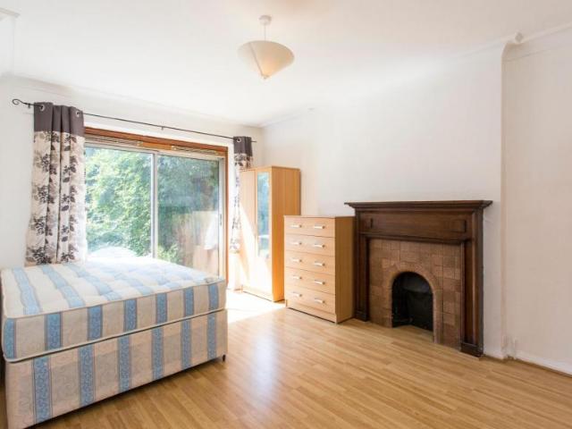 Room for rent in London Borough of Ealing, Greater London