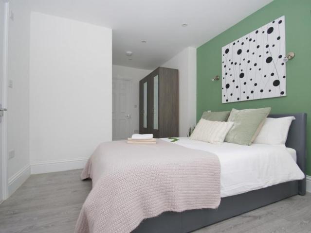 Room for rent in London Borough of Ealing, Greater London