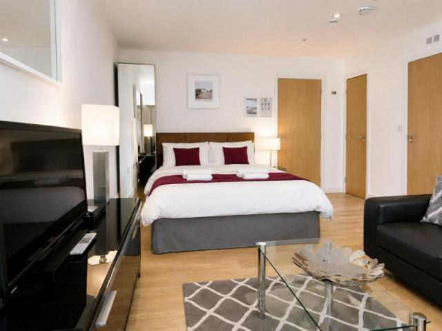 Apartment for rent in Pachesham Park, Surrey