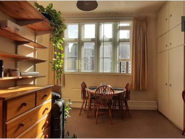 Apartment for rent in Lyons, Greater London