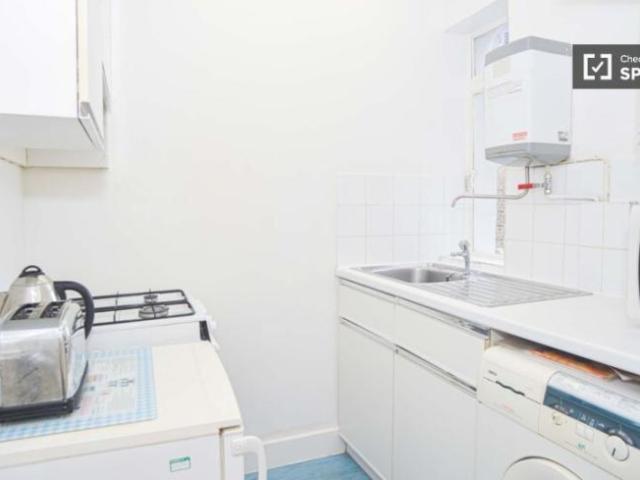 Apartment for rent in Lyons, Greater London