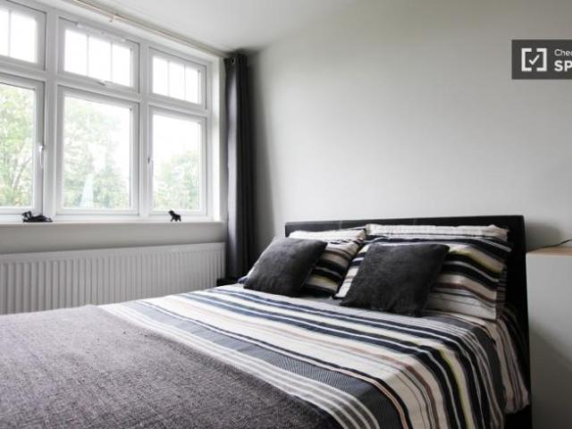 Apartment for rent in Lyons, Greater London