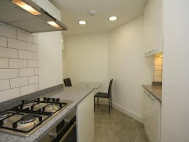 Apartment for rent in Bellenden, Greater London