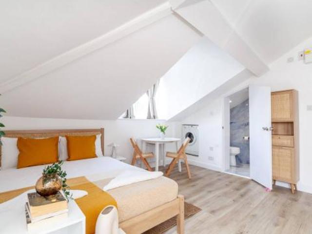 Apartment for rent in Lyons, Greater London