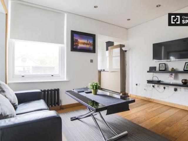Apartment for rent in Lyons, Greater London