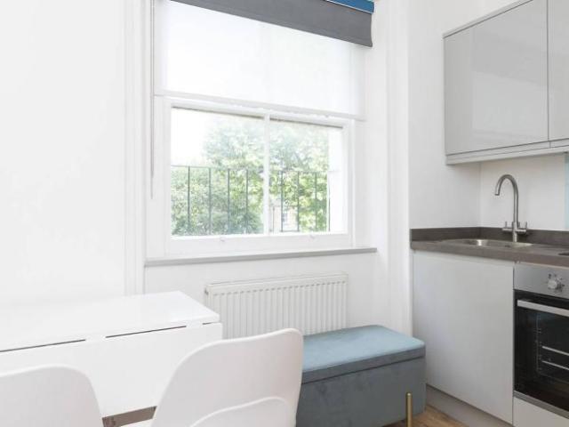 Apartment for rent in Lyons, Greater London