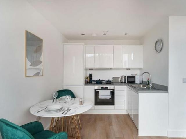 Apartment for rent in Gorse Hill, Trafford Park