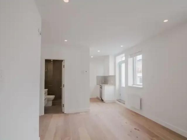 Apartment for rent in St. Leonard's, Quebec