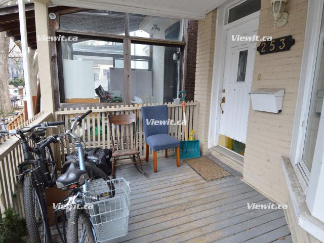 Room for rent in Woburn, Ontario