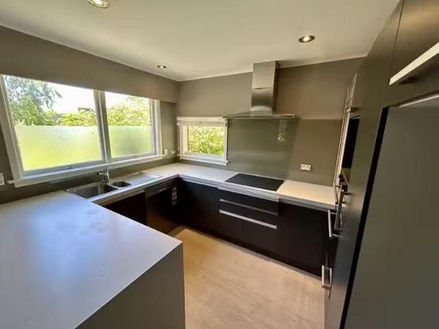 House for rent in Chaslands, Canterbury