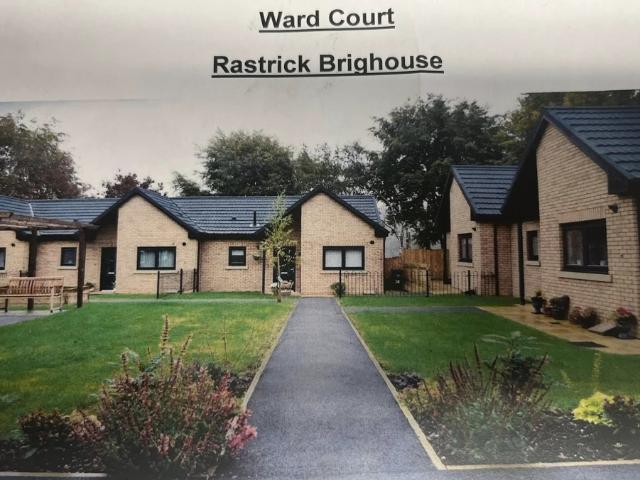Studio for rent in Rastrick, West Yorkshire
