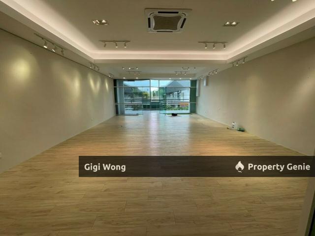 Shop for rent in Malaka