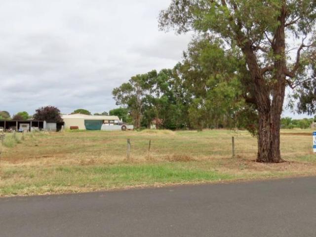 Land for rent in Comaum, South Australia