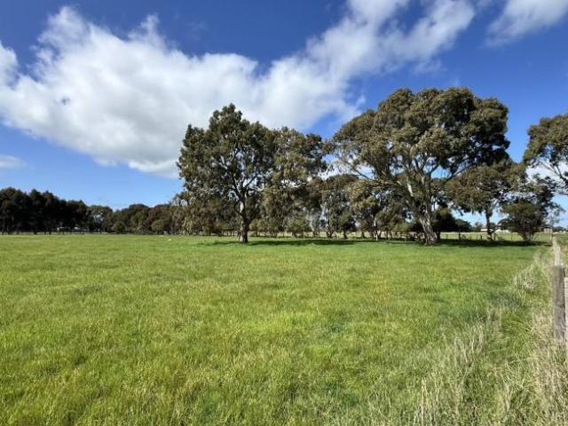Land for rent in Comaum, South Australia