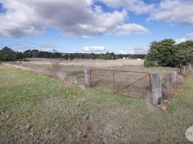 Land for sale in Raglan, Shire of Pyrenees
