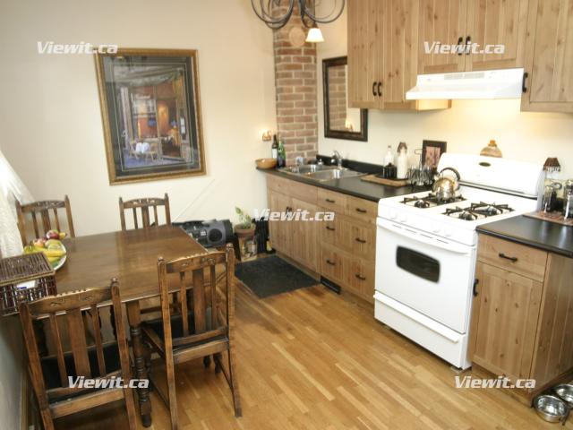 Room for rent in Woburn, Ontario