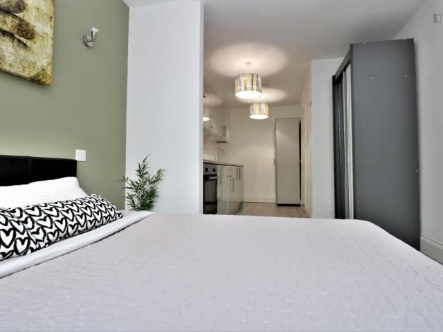 Room for rent in London Borough of Ealing, Greater London