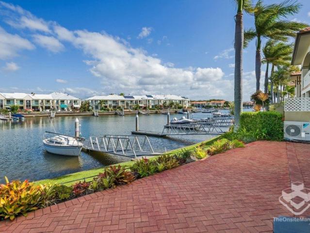 Townhouse for rent in Runaway Bay, Gold Coast City