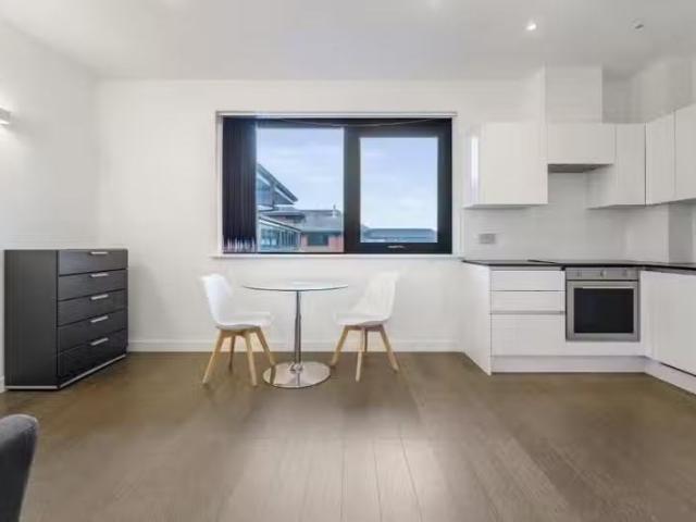 House for rent in Five Acres, Hertfordshire