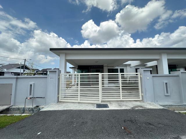 Terraced House for rent in Malaka