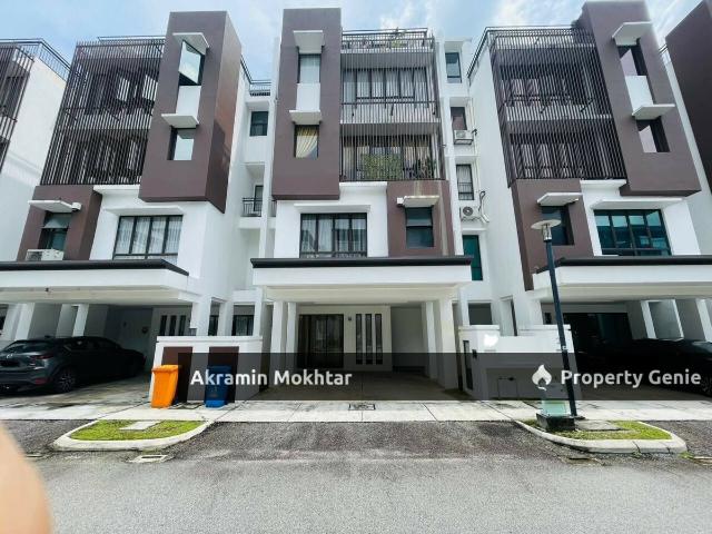 Townhouse for rent in Petaling, Alam Impian