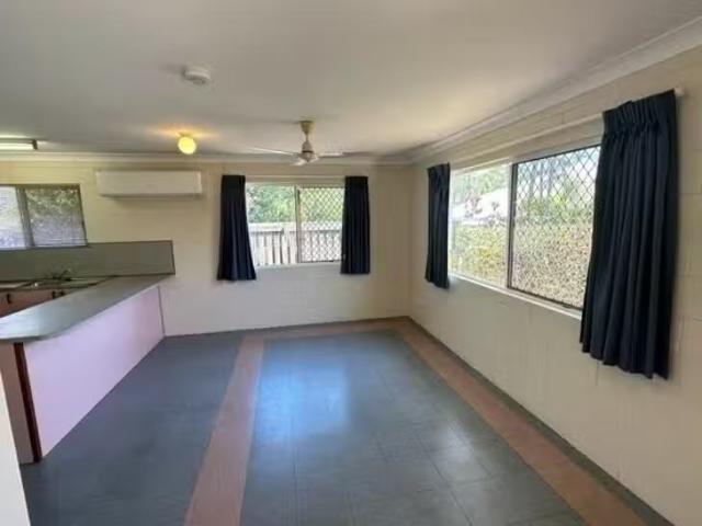 House for rent in Hyde Park, Queensland