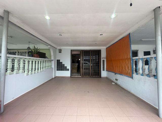 Terraced House for sale in Malaka