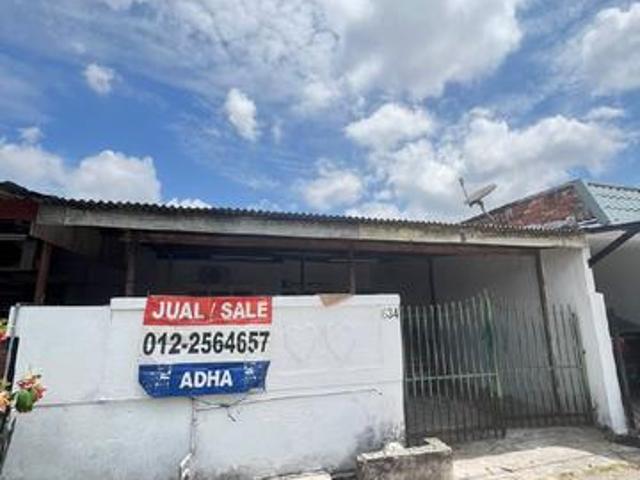 Terraced House for sale in Malaka