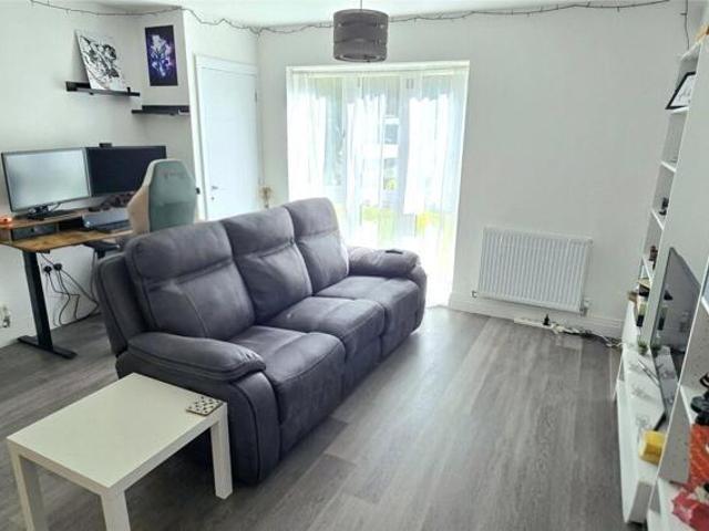 Apartment for sale in Heol-las, Surrey