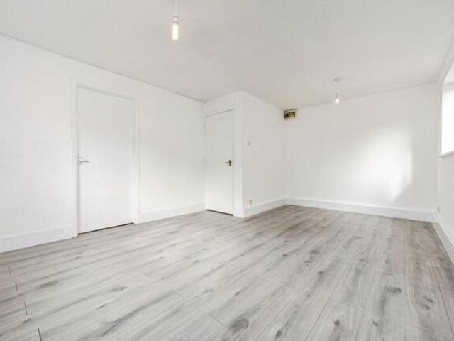 Apartment for sale in Cauldwell, Bedford
