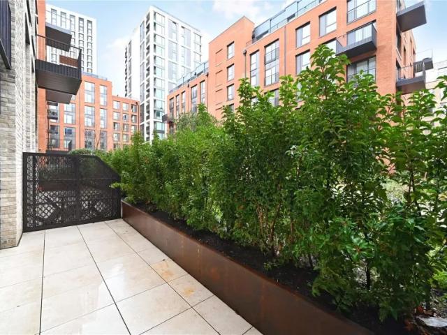Apartment for sale in Brent Cross, Greater London