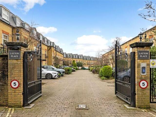 Apartment for sale in Kew, Greater London