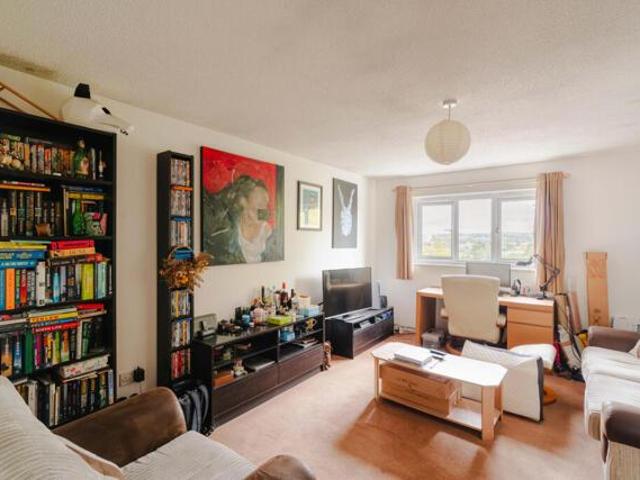 Apartment for sale in Three Lamps Estate, Feckenham