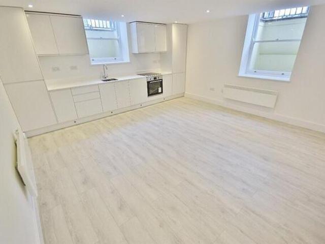 Apartment for sale in Cheadle, Greater Manchester
