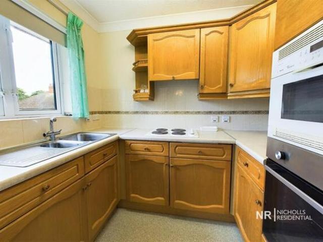 Apartment for sale in Chessington, Hook