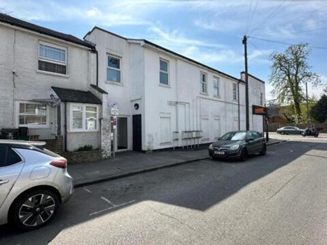 Apartment for sale in Croydon, Waddon