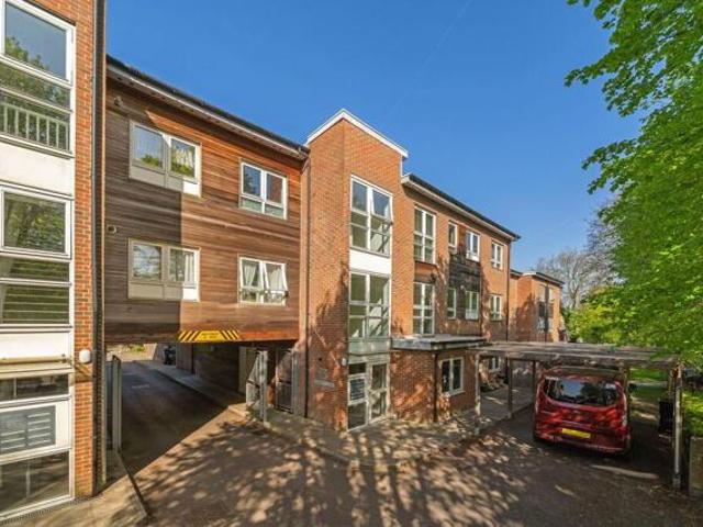 Apartment for sale in Croydon, London Borough of Croydon