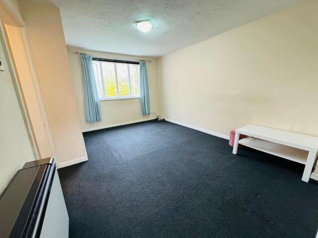 Apartment for sale in Dagenham, Little Heath