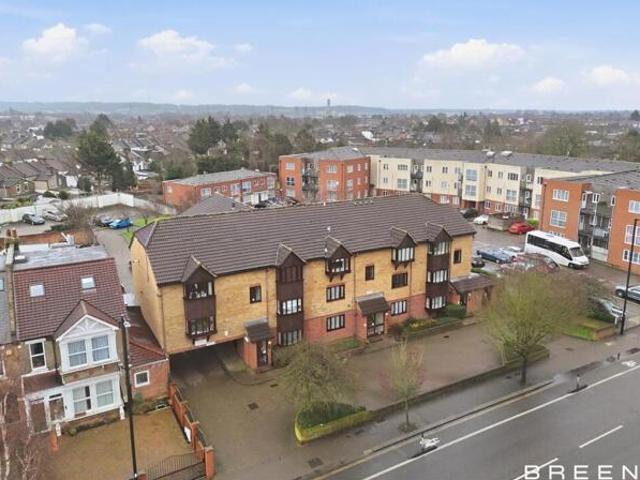 Apartment for sale in Freezywater, Greater London