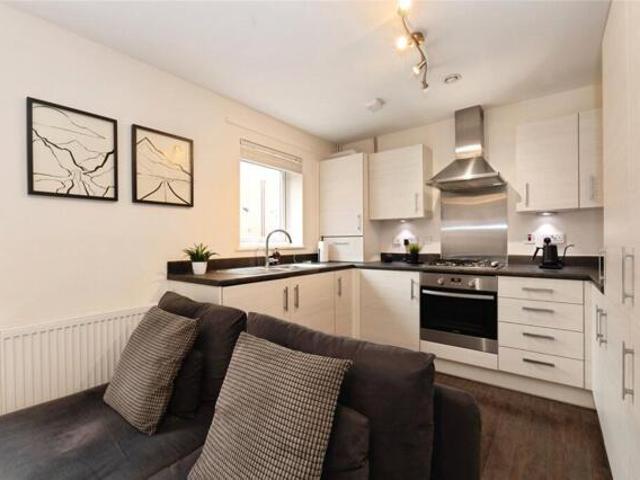 Apartment for sale in The Wells, Surrey
