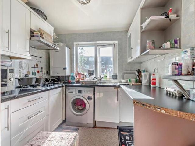 Apartment for sale in London Borough of Ealing, Cat Hill