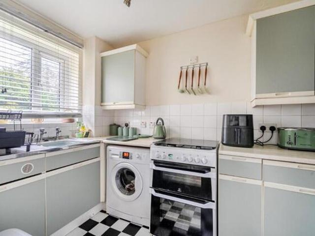 Apartment for sale in Fole, Surrey