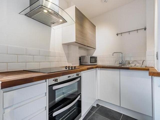 Apartment for sale in Kingston Upon Thames, Norbiton