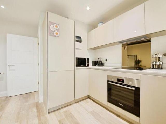 Apartment for sale in New Southgate, Greater London