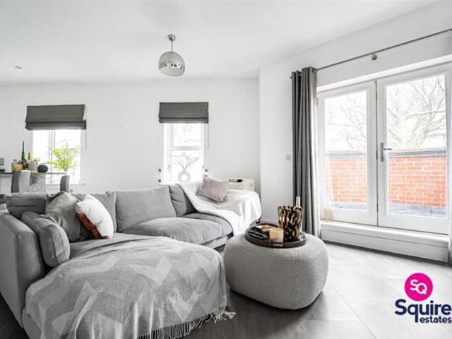 Apartment for sale in Mill Hill, Greater London